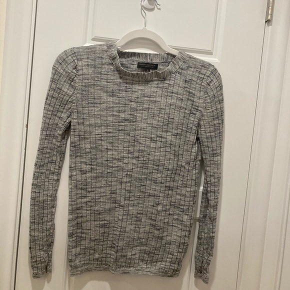 Banana Republic Sweaters - Cute gray Banana Republic sweater!